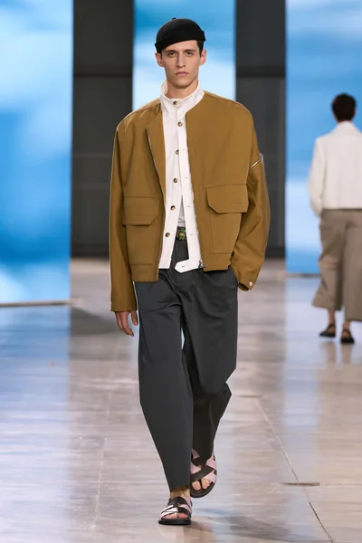 Look 15